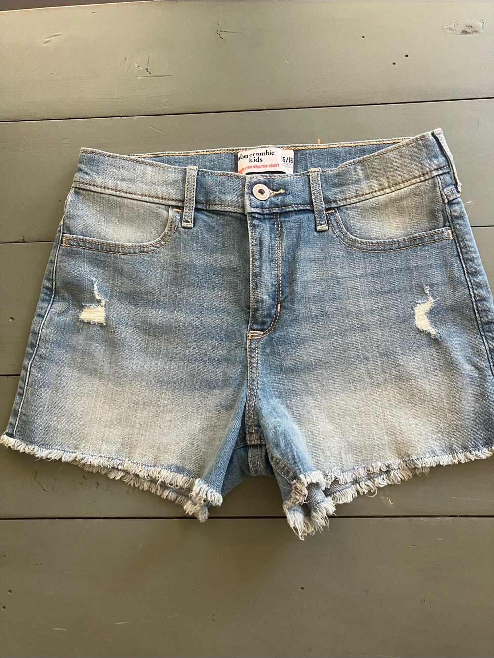 ABERCROMBIE & FITCH Kids Distressed Faded Blue Denim Hi-Rise Shorts 15/16 NWOT